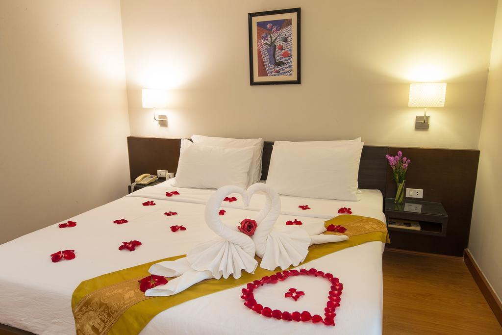 Seasons Siam Hotel Bangkok Esterno foto