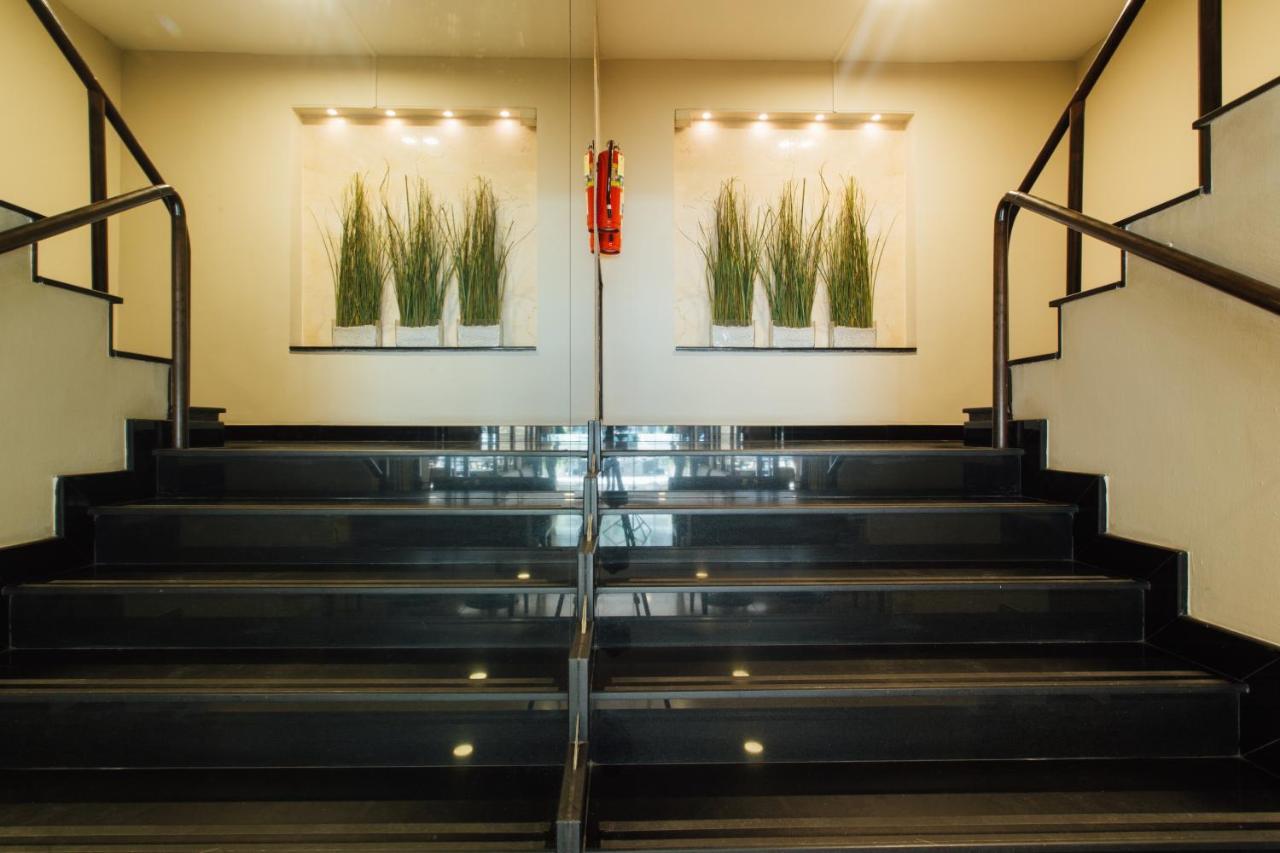 Seasons Siam Hotel Bangkok Esterno foto